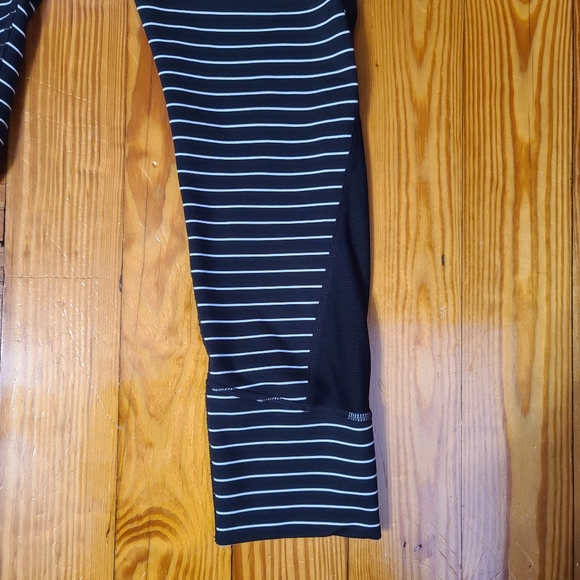 Athleta White & Black Striped Relay 2.0 Capri Leggings - Picture 4 of 15
